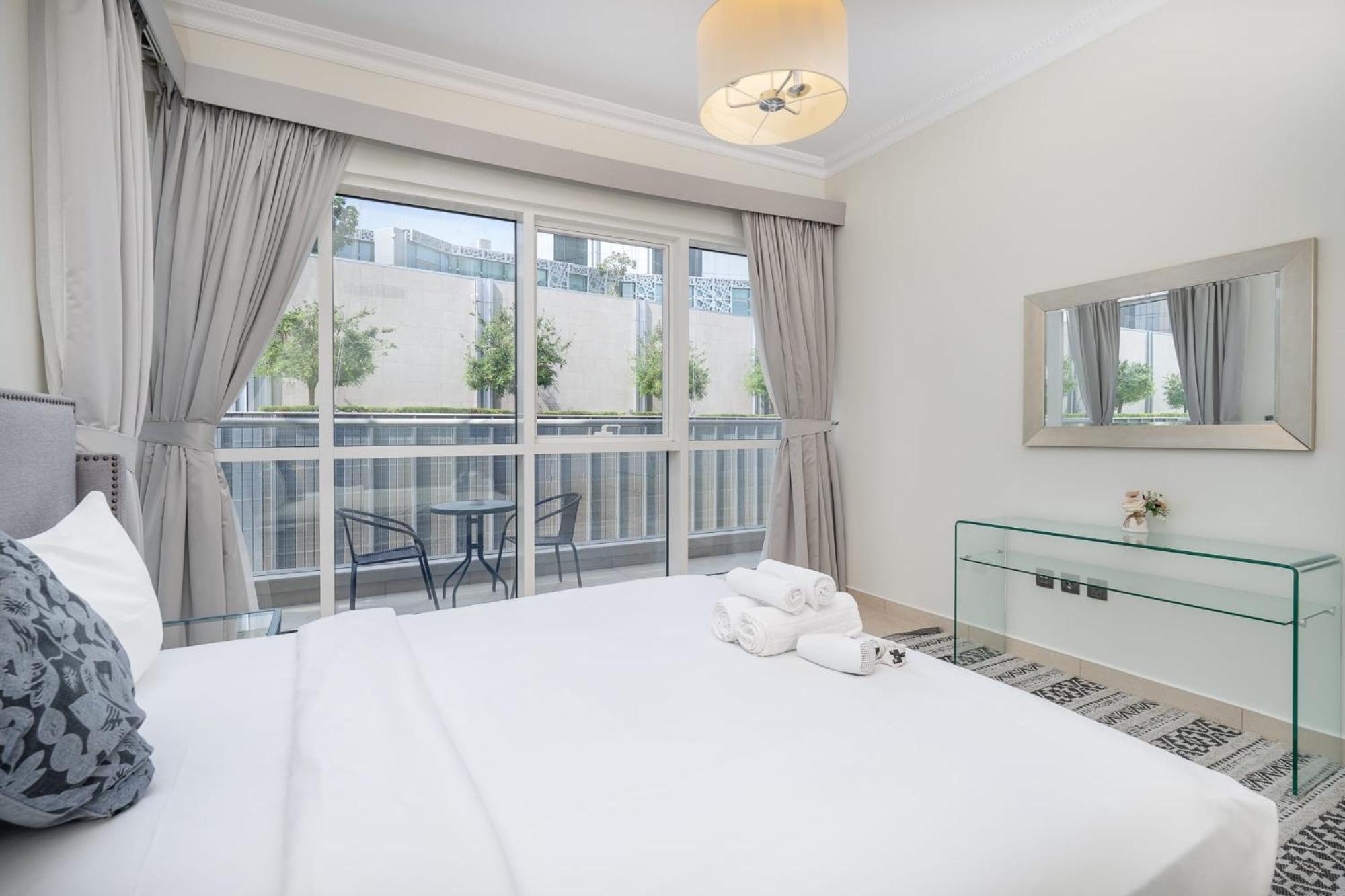 Apartment Prestigious 3-bedroom With Easy Access In Downtown *
